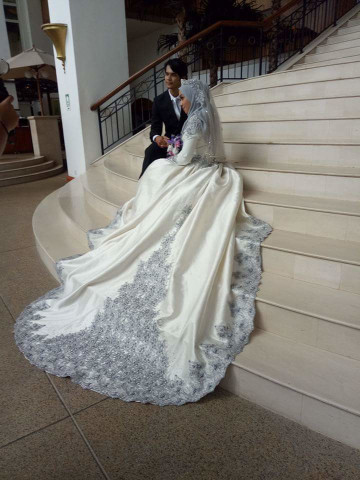 Photo 3 of nurfaisha couture bridal TP-548001 Dress pengantin yang dipenuhi dengan lace dan manik jahitan tangan dan manik tampal