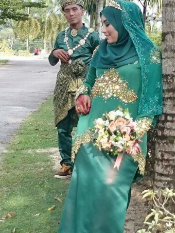 Photo 1 of Baju untk nikah TP-518001 Kurung Moden berhias lace n jahit manik..