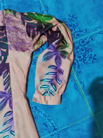 Photo 3 of baju kurung pesak gantung / pahang TP-5780020 baju kurung pesak gantung wanita dewasa -  corak berkaki
kain potongan duyung
kaf di bahagian hujung lengan