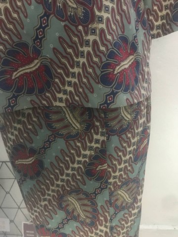 Photo 3 of Mini Kurung Moden TP-1008001 Baju kurung mini Moden Tangan 3 suku (permintaan pelanggan)
Kain Lipat Batik
-Upah Jahit RM50
-Harga Kain batik viral 2pcs  RM20