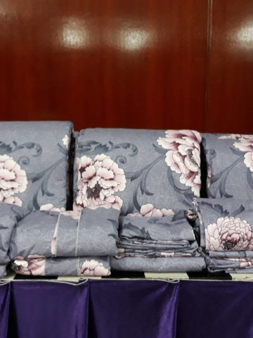 Photo 2 of Cadar saiz queen TP-501003 Cadar bergetah atas dan bawah, 4 sarung bantal dan 1 sarung bantal peluk dan sehelai comforter