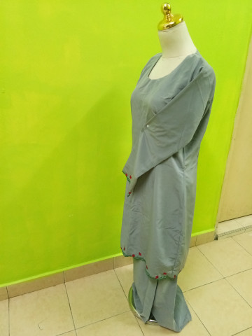 Photo 3 of Baju kurung moden, kain lipat batik TP-501001 Sulan hujung tangan dan dibawah baju, kain plain