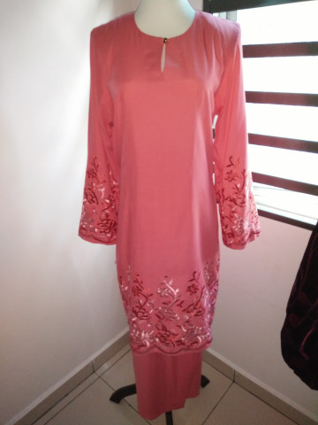 Photo 1 of kurung Moden TP-370001 Baju kurung moden mengikut fesyen terkini. Boleh digayakn dengan berbagai2 majlis, contohnye kenduri kawen,majlis berendoi dan berbagai2 majlis.. Ianya sesuai juga dipakai dipejabat.