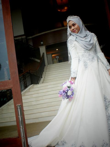 Photo 2 of nurfaisha couture bridal TP-548001 Dress pengantin yang dipenuhi dengan lace dan manik jahitan tangan dan manik tampal